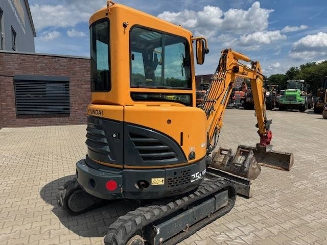 Hyundai R25Z-9 AK - Мини багер: снимка 5 Hyundai R25Z-9 AK - Мини багер: снимка 5