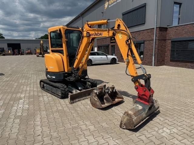 Hyundai R25Z-9 AK - Мини багер: снимка 3 Hyundai R25Z-9 AK - Мини багер: снимка 3