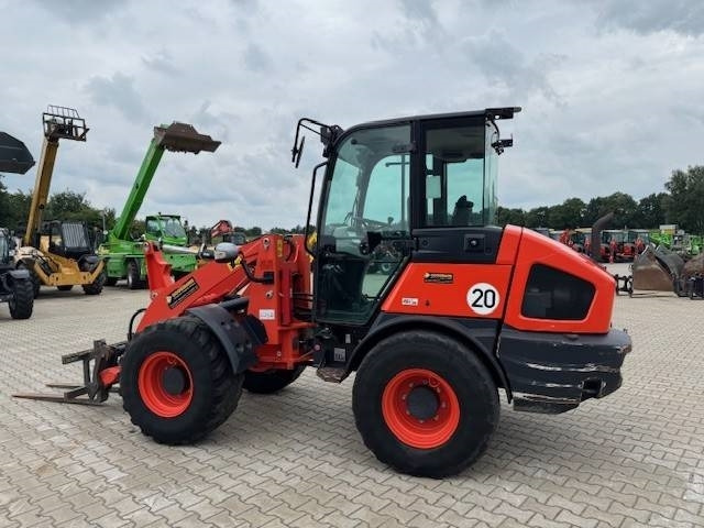 KUBOTA R090 - Колесен товарач: снимка 1 KUBOTA R090 - Колесен товарач: снимка 1
