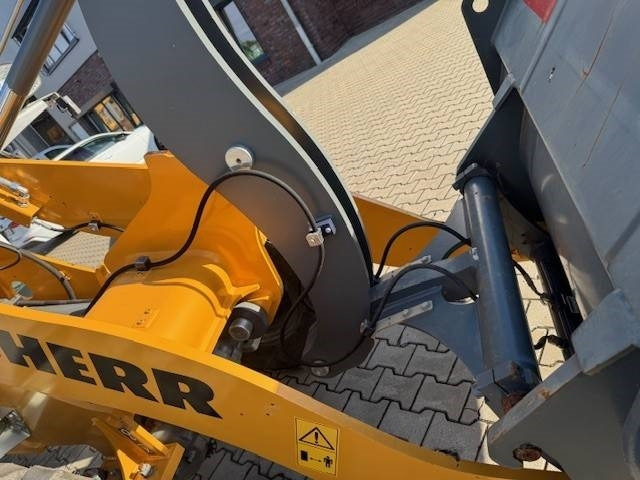 LIEBHERR L 504 Compact - Колесен товарач: снимка 5 LIEBHERR L 504 Compact - Колесен товарач: снимка 5