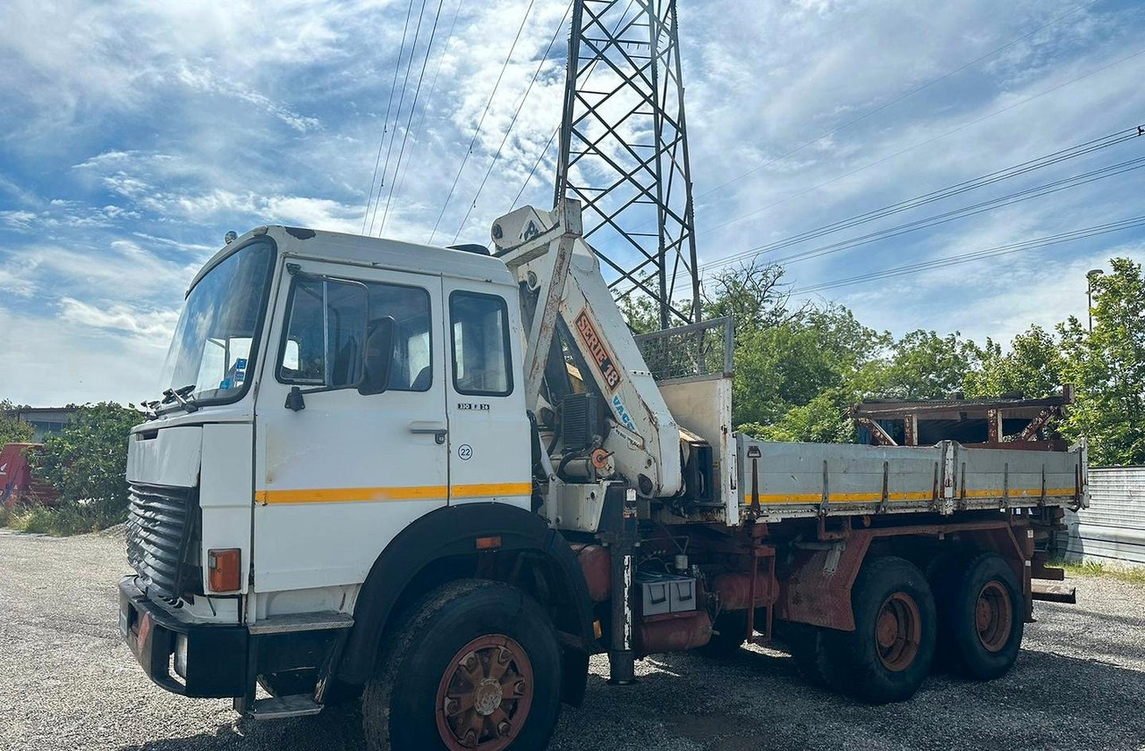 Iveco 330 26 con gru - Бордови камион, Камион с кран: снимка 2 Iveco 330 26 con gru - Бордови камион, Камион с кран: снимка 2