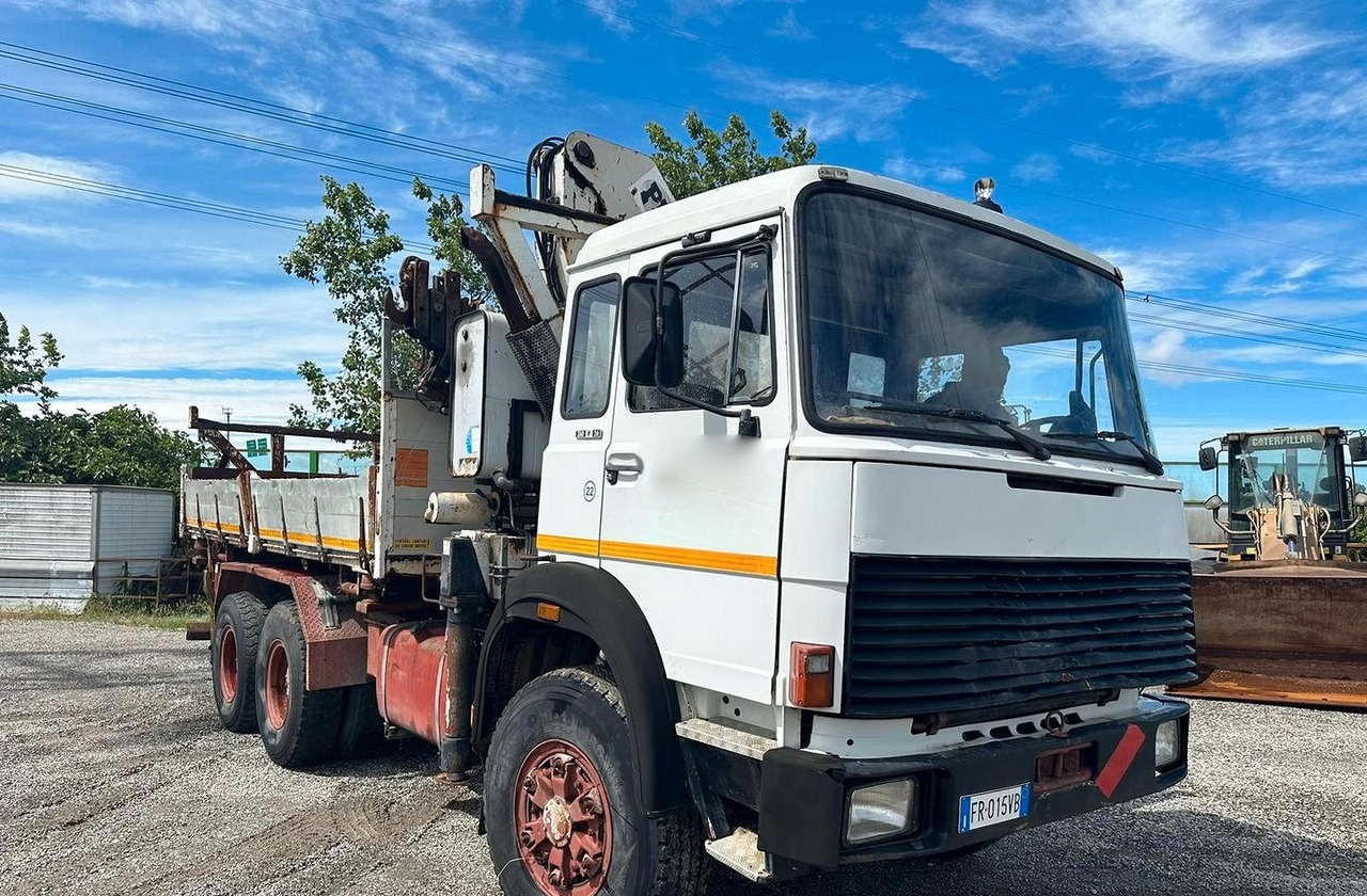 Iveco 330 26 con gru - Бордови камион, Камион с кран: снимка 1 Iveco 330 26 con gru - Бордови камион, Камион с кран: снимка 1