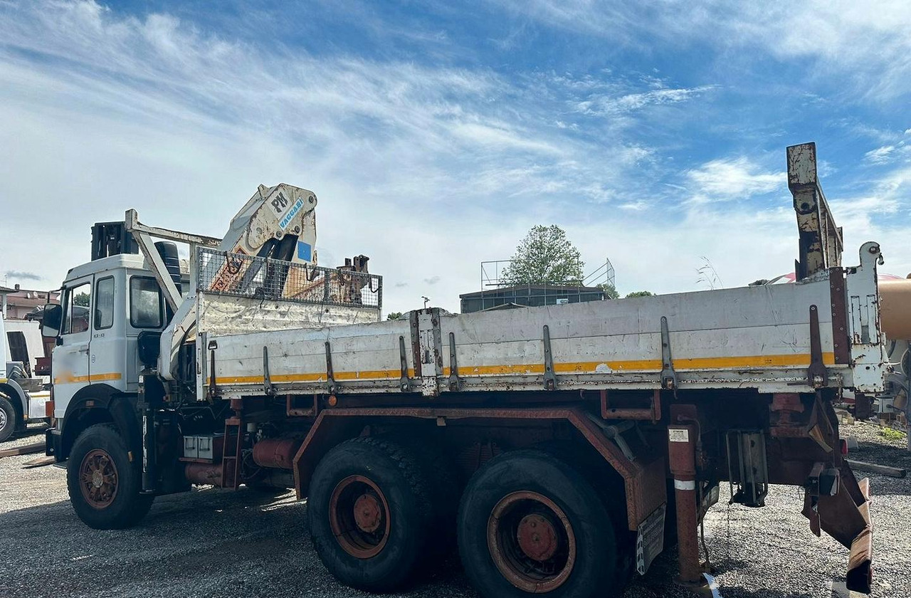 Iveco 330 26 con gru - Бордови камион, Камион с кран: снимка 3 Iveco 330 26 con gru - Бордови камион, Камион с кран: снимка 3