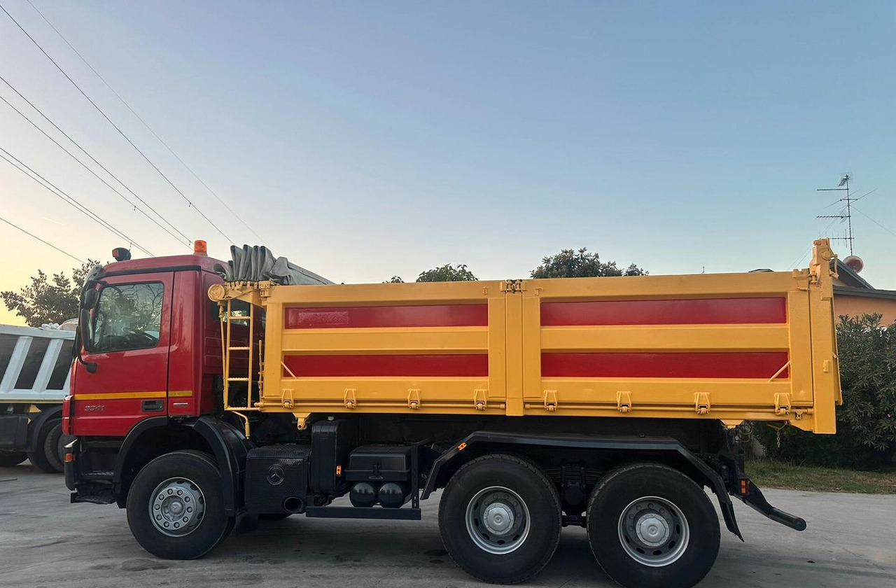 Mercedes 3 assi ribaltabile euro 5 - Самосвал камион: снимка 4 Mercedes 3 assi ribaltabile euro 5 - Самосвал камион: снимка 4