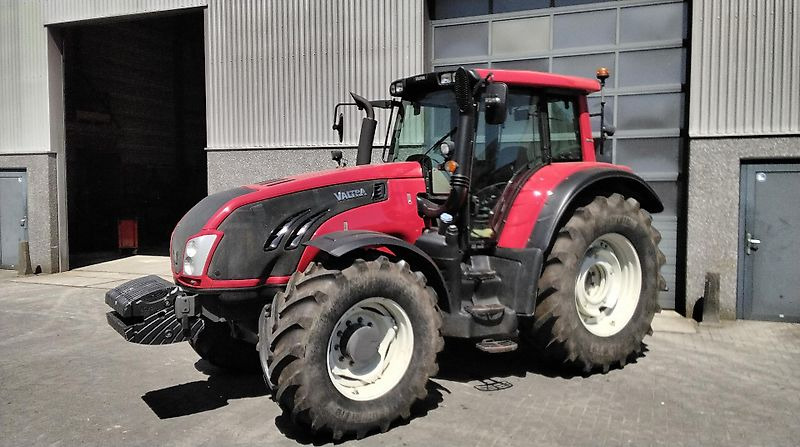 Valtra T153 Versu - Трактор: снимка 1 Valtra T153 Versu - Трактор: снимка 1