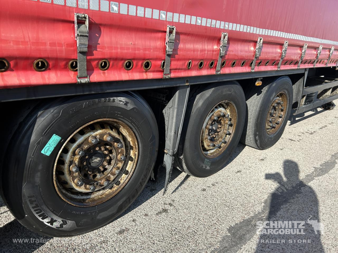 SCHMITZ Curtainsider Standard - Брезентово полуремарке: снимка 2 SCHMITZ Curtainsider Standard - Брезентово полуремарке: снимка 2