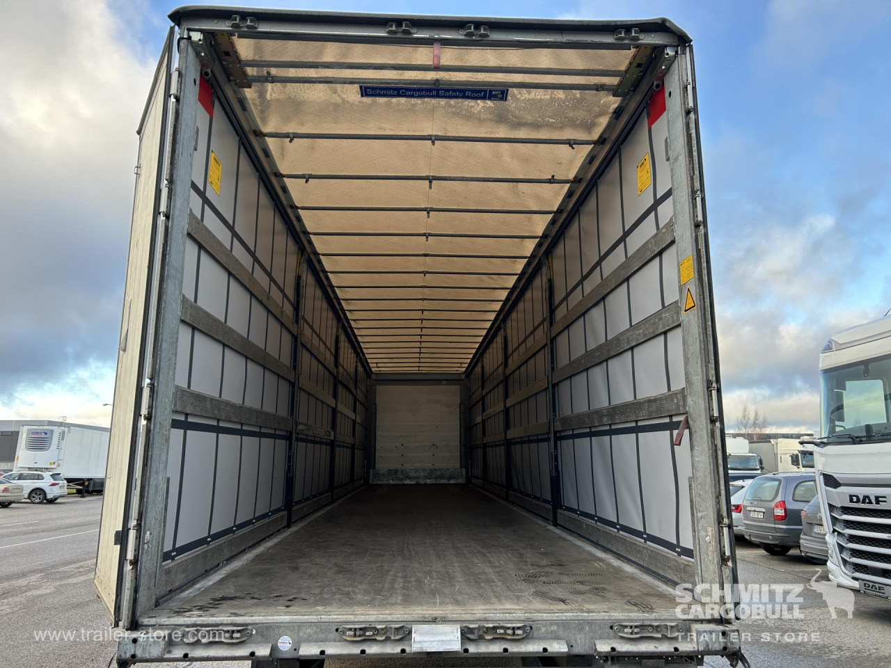 SCHMITZ Curtainsider Standard - Брезентово полуремарке: снимка 2 SCHMITZ Curtainsider Standard - Брезентово полуремарке: снимка 2
