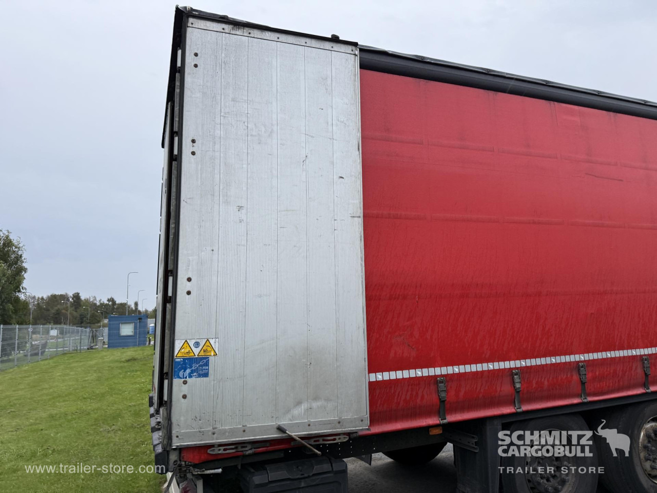 SCHMITZ Curtainsider Standard - Брезентово полуремарке: снимка 3 SCHMITZ Curtainsider Standard - Брезентово полуремарке: снимка 3