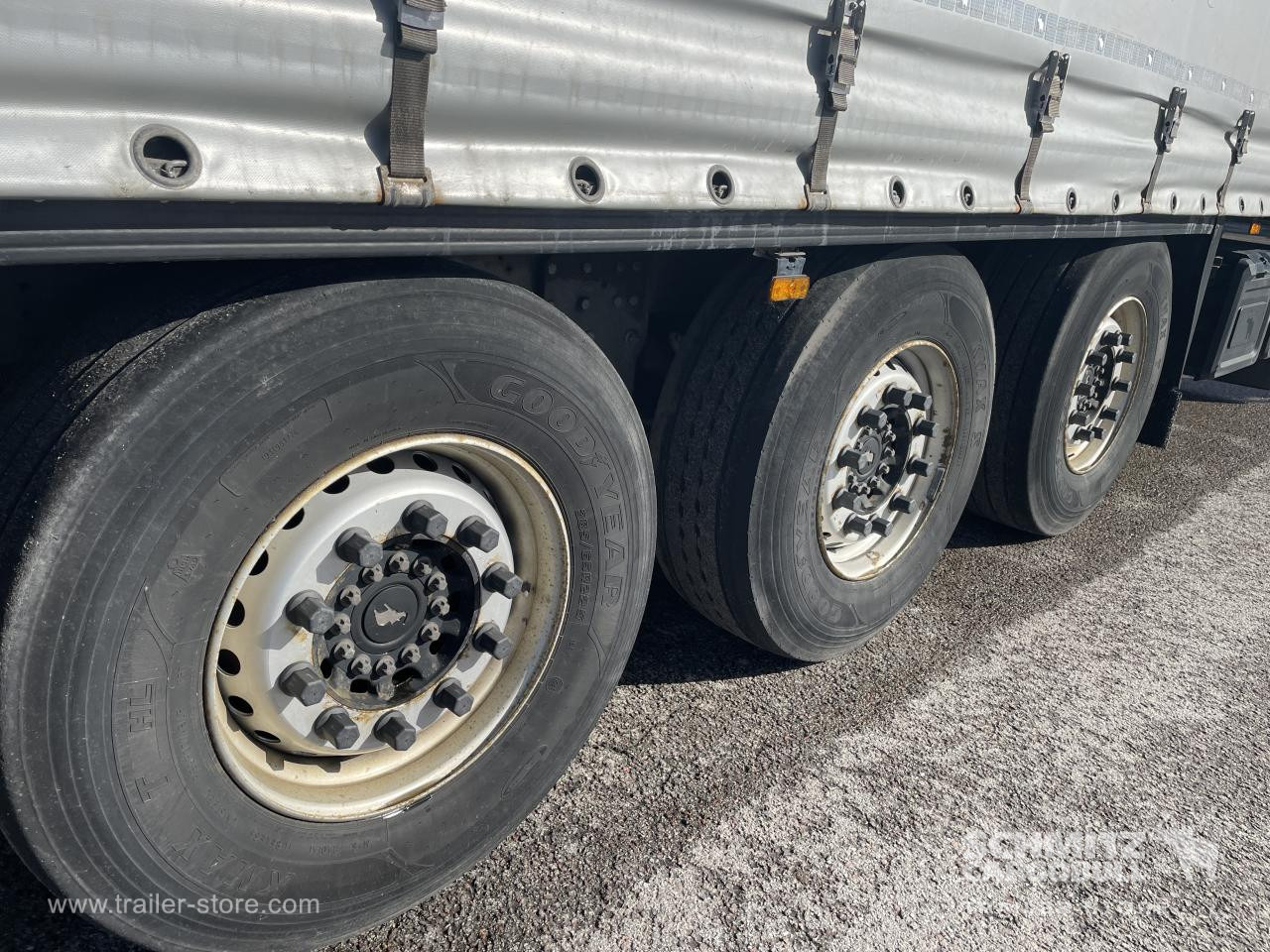 SCHMITZ Curtainsider Standard - Брезентово полуремарке: снимка 2 SCHMITZ Curtainsider Standard - Брезентово полуремарке: снимка 2