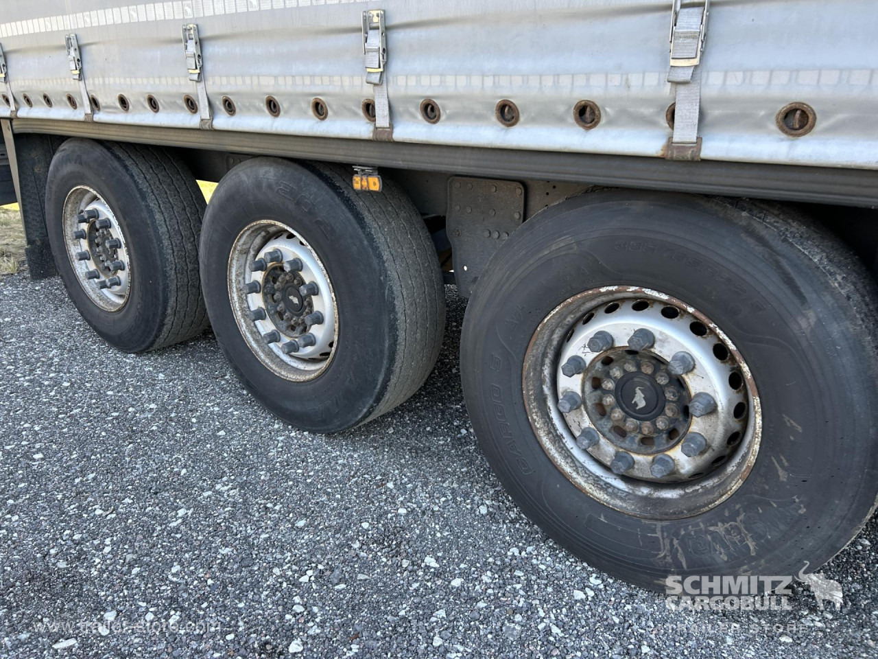 SCHMITZ Curtainsider Standard - Брезентово полуремарке: снимка 2 SCHMITZ Curtainsider Standard - Брезентово полуремарке: снимка 2