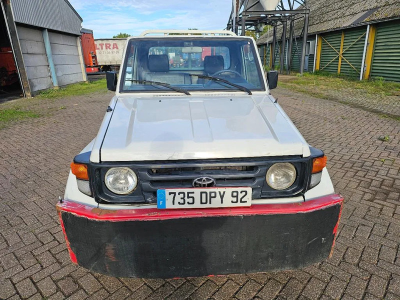 Toyota Land Cruiser LB71MOD - Пикап: снимка 2 Toyota Land Cruiser LB71MOD - Пикап: снимка 2