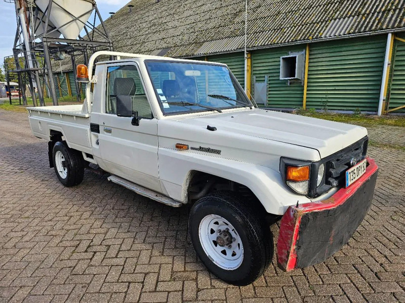 Toyota Land Cruiser LB71MOD - Пикап: снимка 3 Toyota Land Cruiser LB71MOD - Пикап: снимка 3