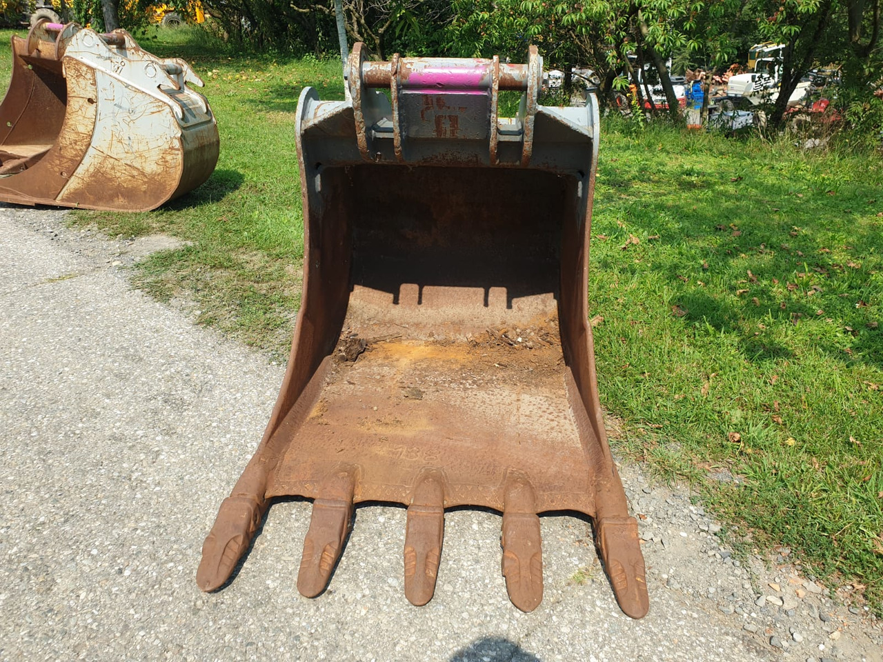Baumaschinentechnik Bucket 120 cm with SW2 - Кофа за багер за Верижен багер: снимка 2 Baumaschinentechnik Bucket 120 cm with SW2 - Кофа за багер за Верижен багер: снимка 2