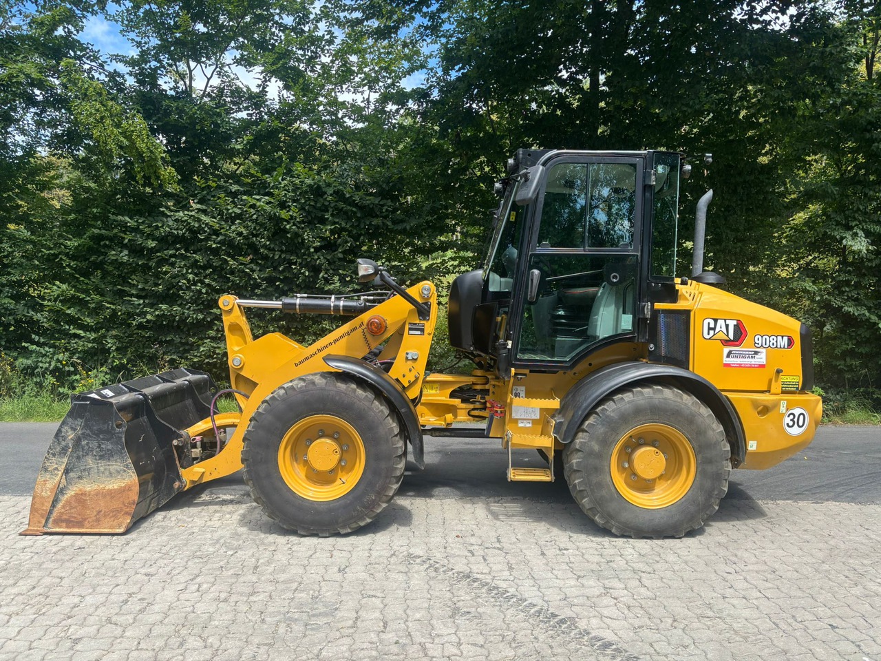 CATERPILLAR 908 M - Колесен товарач: снимка 1 CATERPILLAR 908 M - Колесен товарач: снимка 1