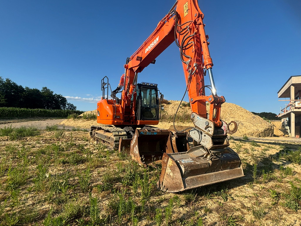 DOOSAN DX 140 LCR-3 - Верижен багер: снимка 3 DOOSAN DX 140 LCR-3 - Верижен багер: снимка 3