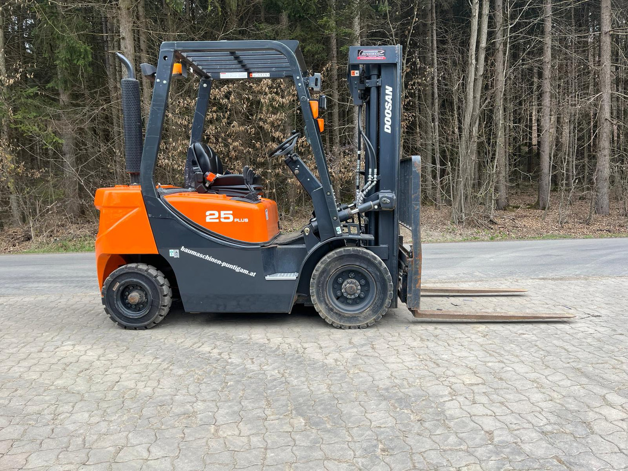 Doosan D 25 GP - Дизелов мотокар: снимка 2 Doosan D 25 GP - Дизелов мотокар: снимка 2