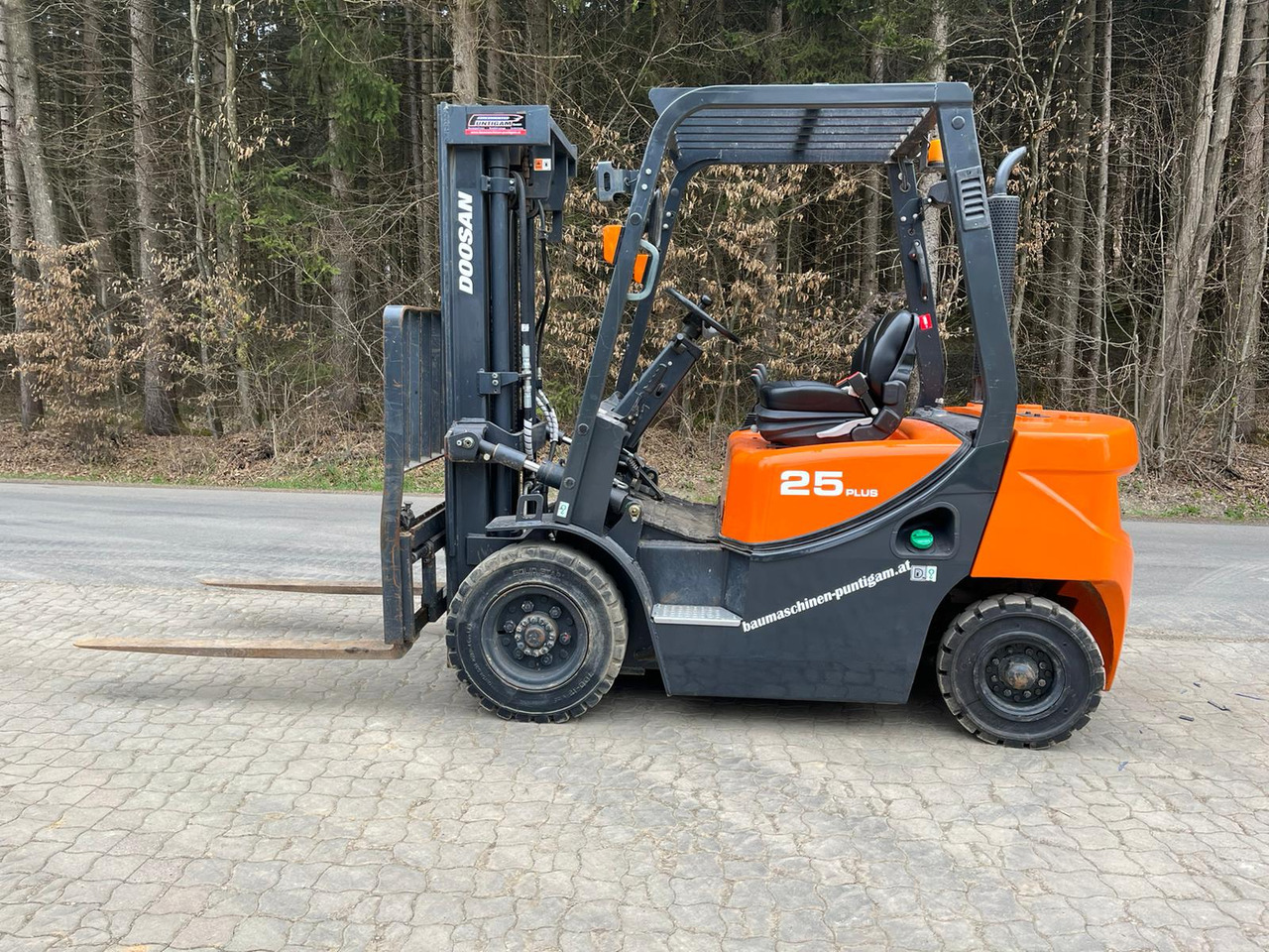 Doosan D 25 GP - Дизелов мотокар: снимка 1 Doosan D 25 GP - Дизелов мотокар: снимка 1
