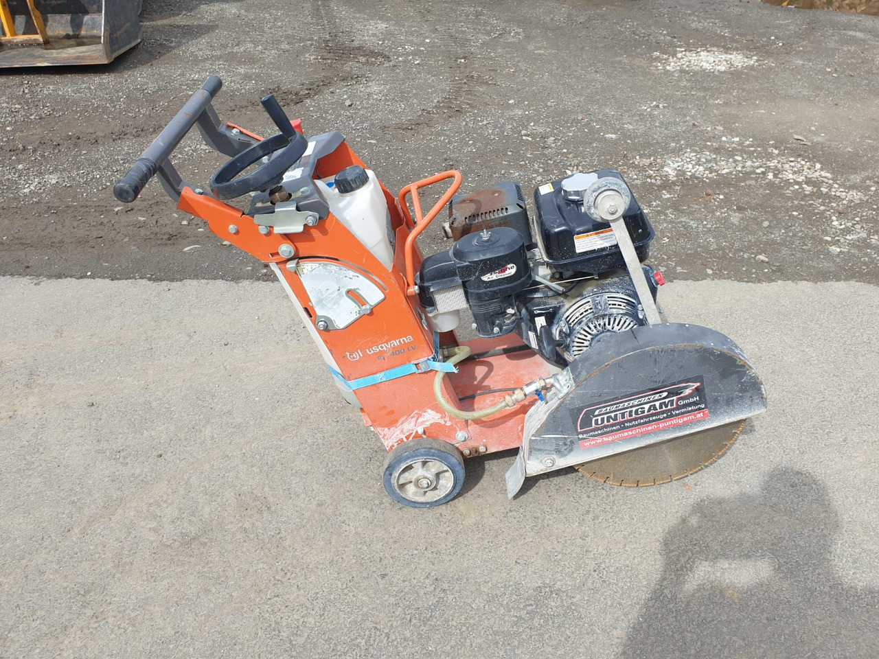 HUSQVARNA FS 400 LV - Строително оборудване: снимка 1 HUSQVARNA FS 400 LV - Строително оборудване: снимка 1