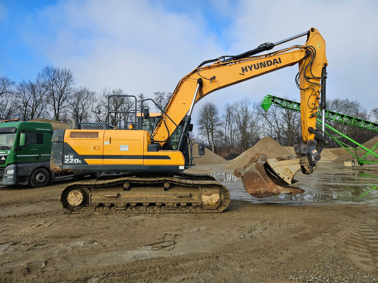 HYUNDAI HX 220 L - Верижен багер: снимка 1 HYUNDAI HX 220 L - Верижен багер: снимка 1