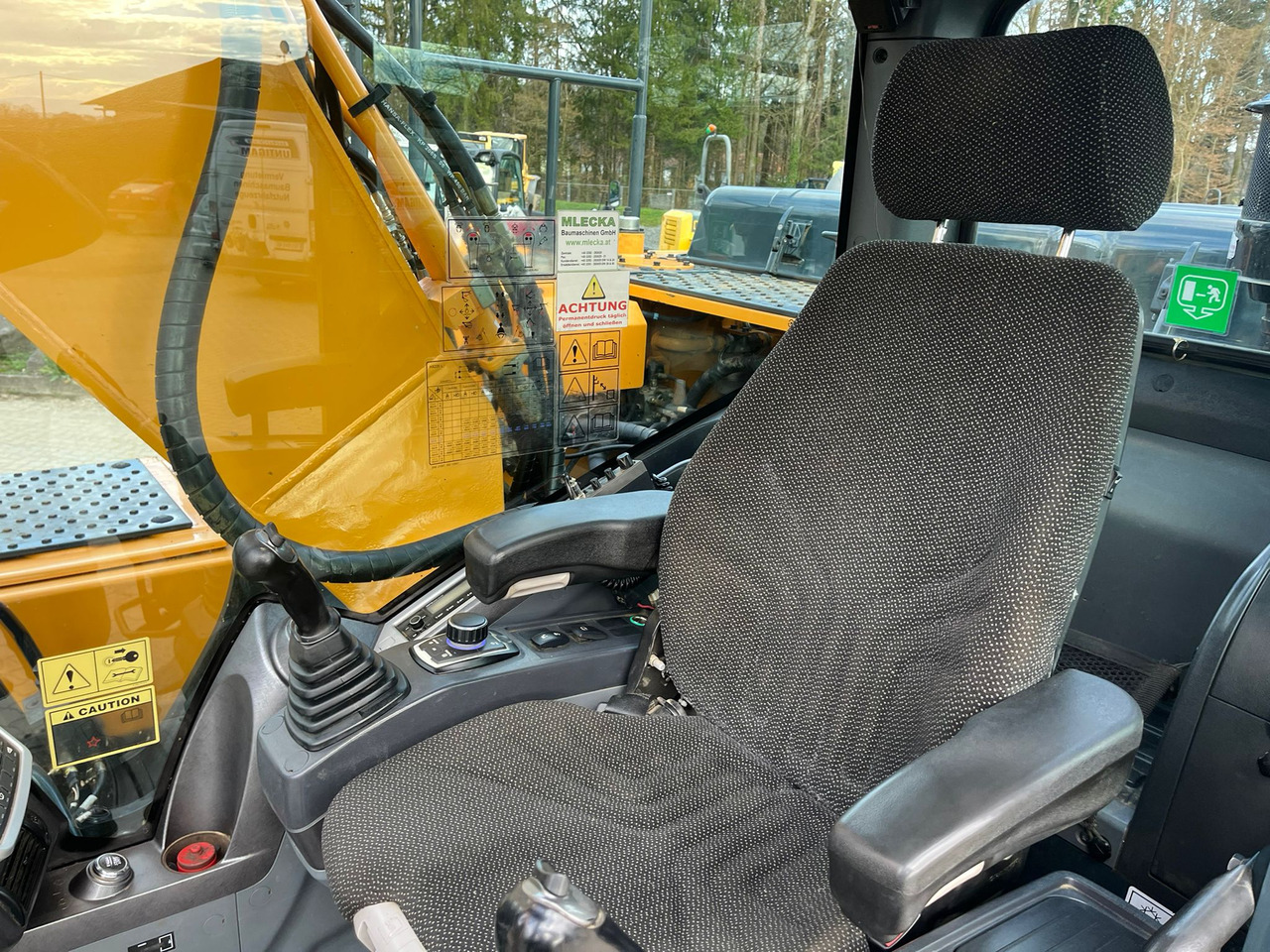Верижен багер HYUNDAI HX 220 L: снимка 12