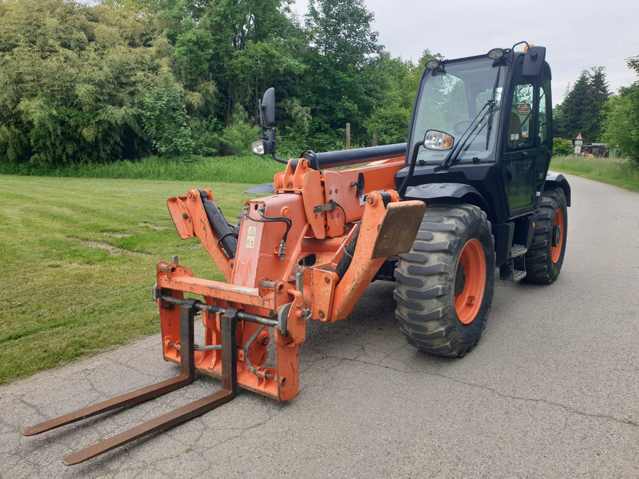JCB 540-140 - Телескопичен товарач: снимка 3 JCB 540-140 - Телескопичен товарач: снимка 3