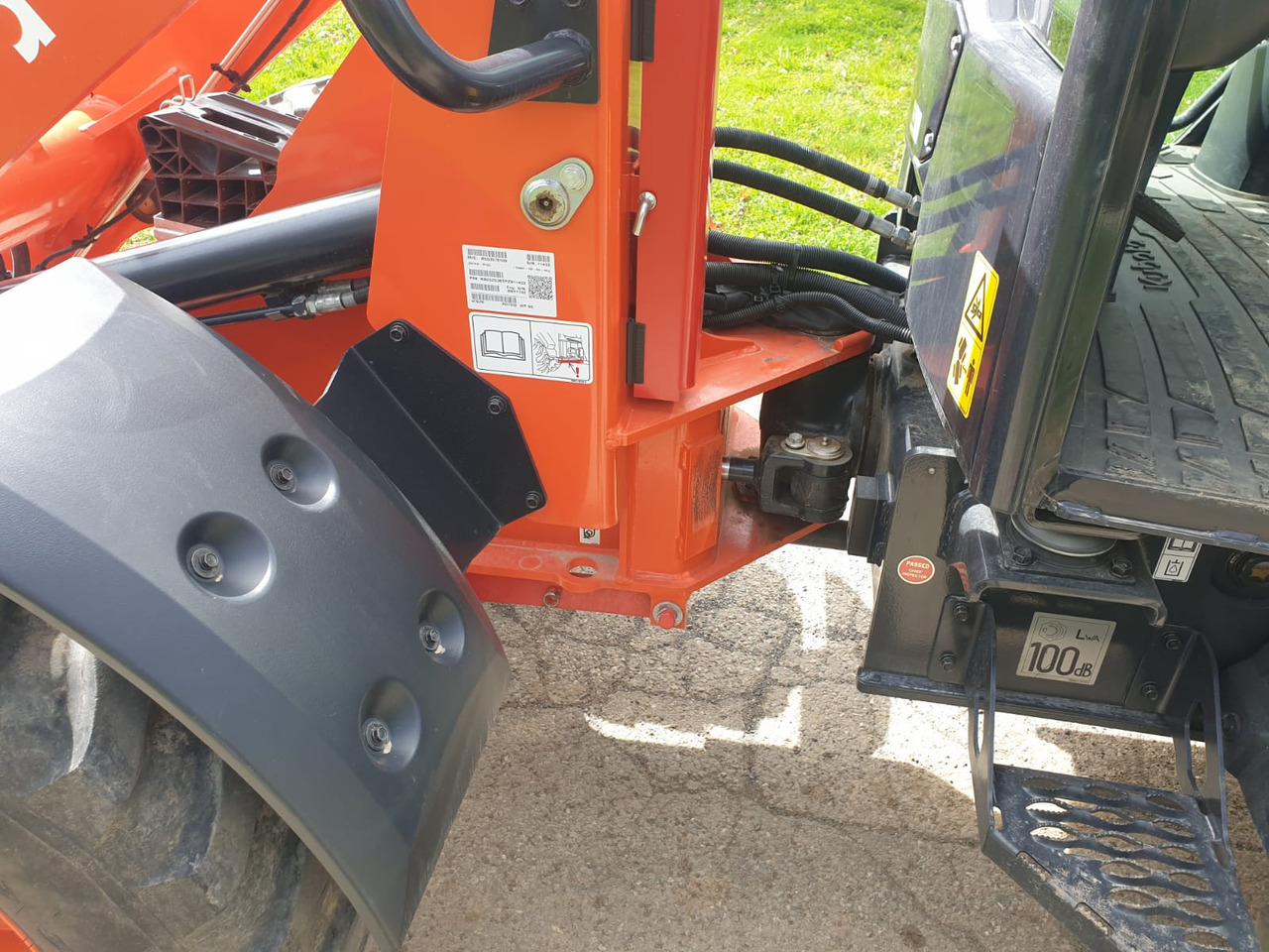 Колесен товарач KUBOTA R 070: снимка 10