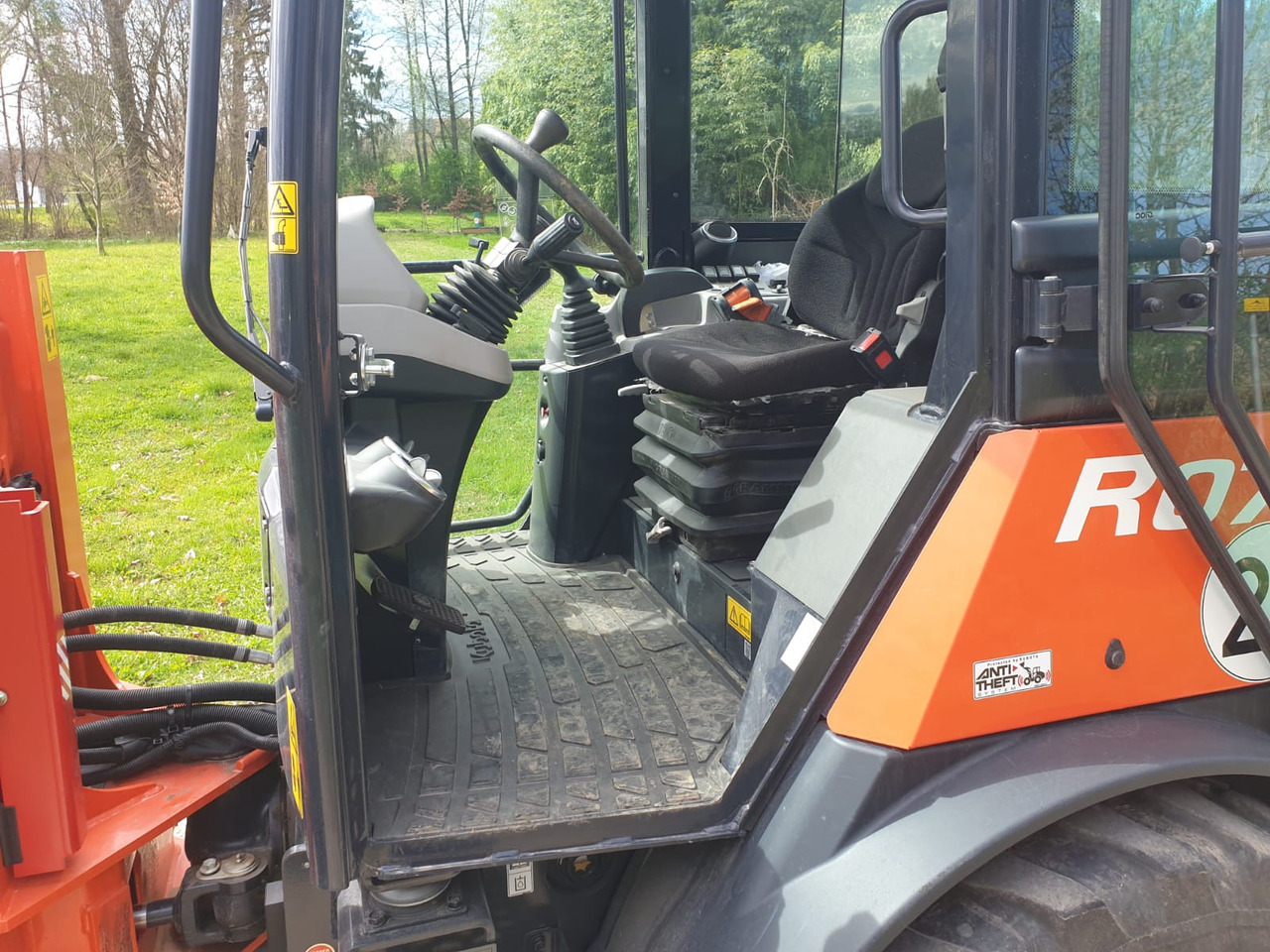 Колесен товарач KUBOTA R 070: снимка 18
