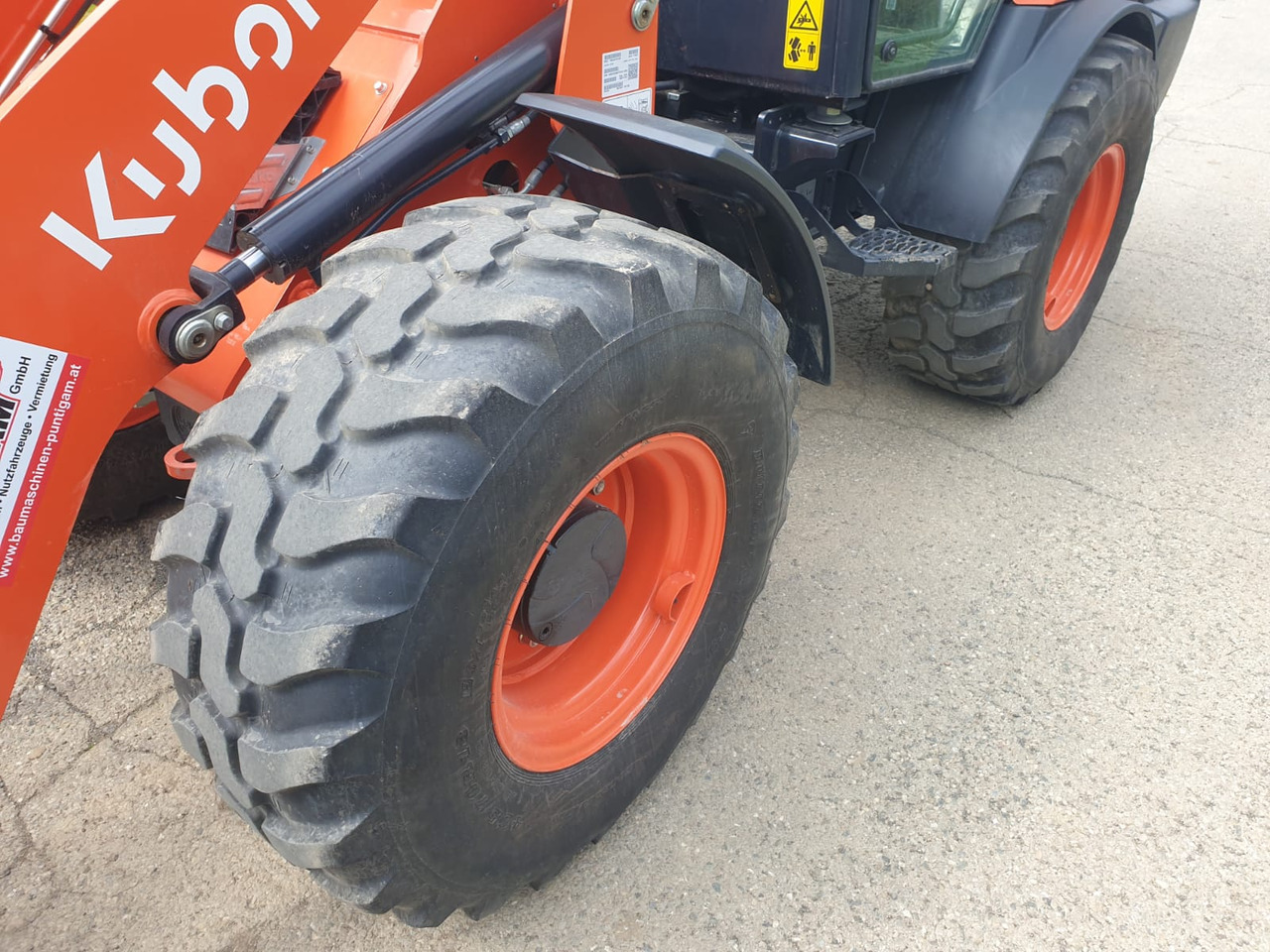 Колесен товарач KUBOTA R 070: снимка 9