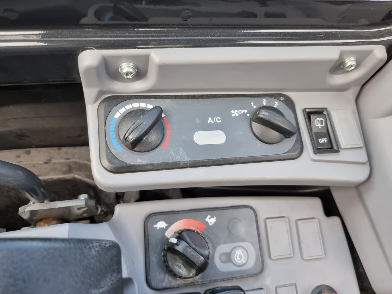 Мини багер KUBOTA U 36-4: снимка 17