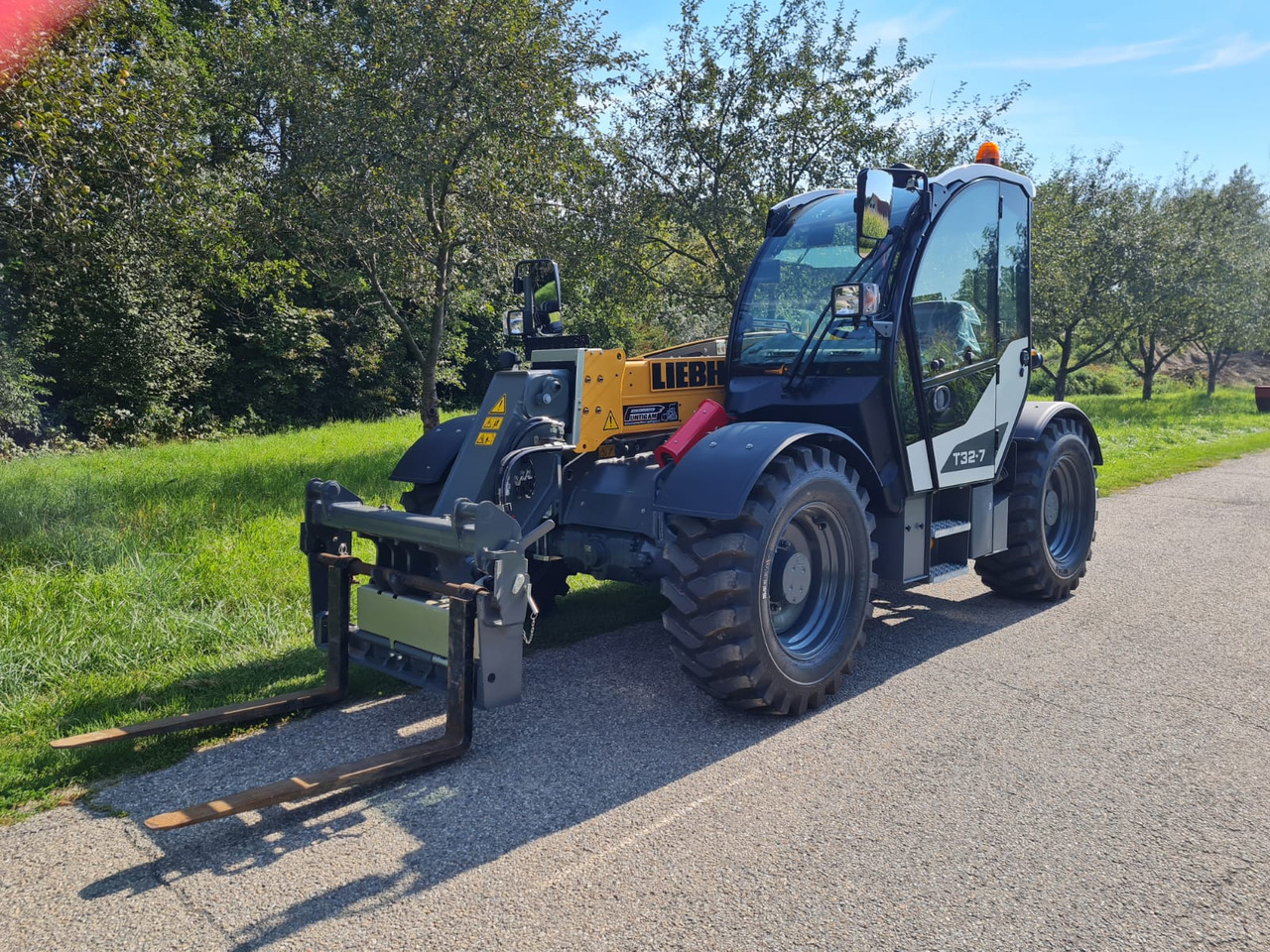 LIEBHERR T 32-7 - Телескопичен товарач: снимка 5 LIEBHERR T 32-7 - Телескопичен товарач: снимка 5