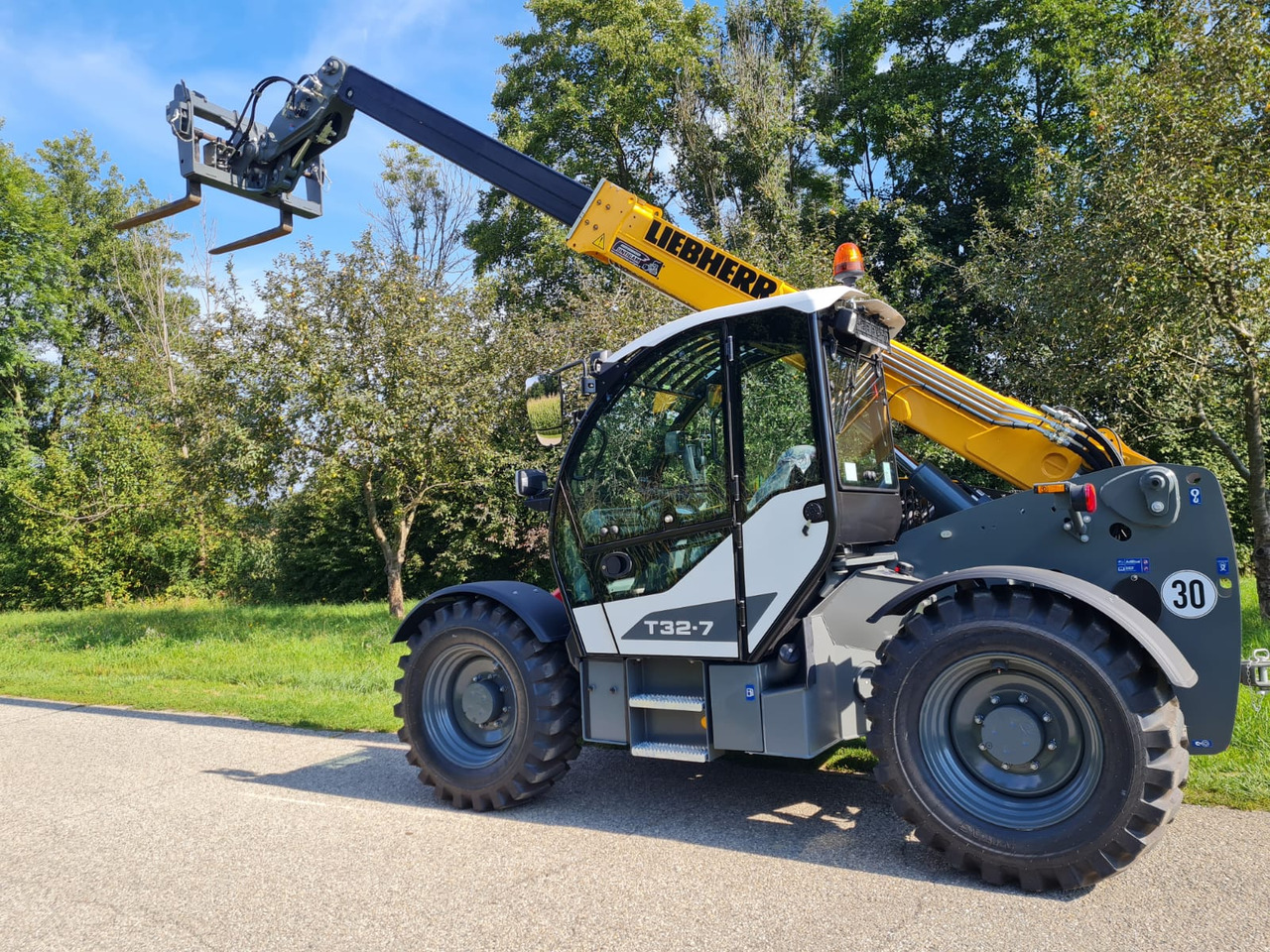 LIEBHERR T 32-7 - Телескопичен товарач: снимка 4 LIEBHERR T 32-7 - Телескопичен товарач: снимка 4