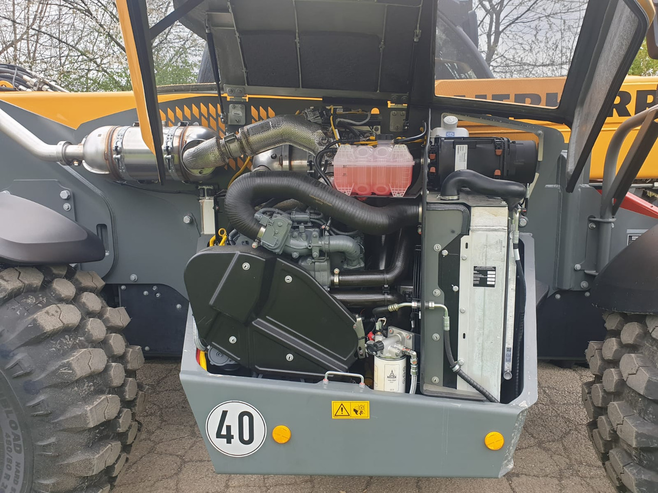 Телескопичен товарач LIEBHERR T 60-9s: снимка 10