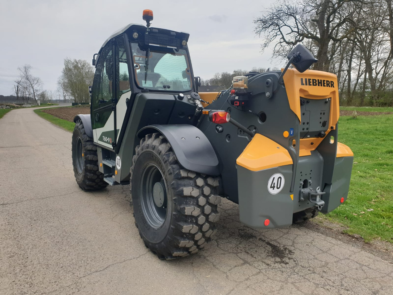 Телескопичен товарач LIEBHERR T 60-9s: снимка 6