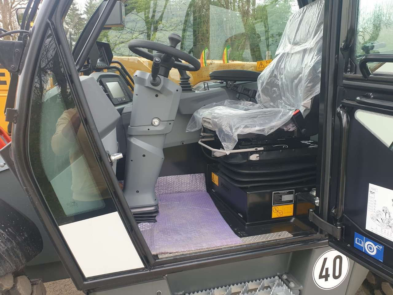 Телескопичен товарач LIEBHERR T 60-9s: снимка 12