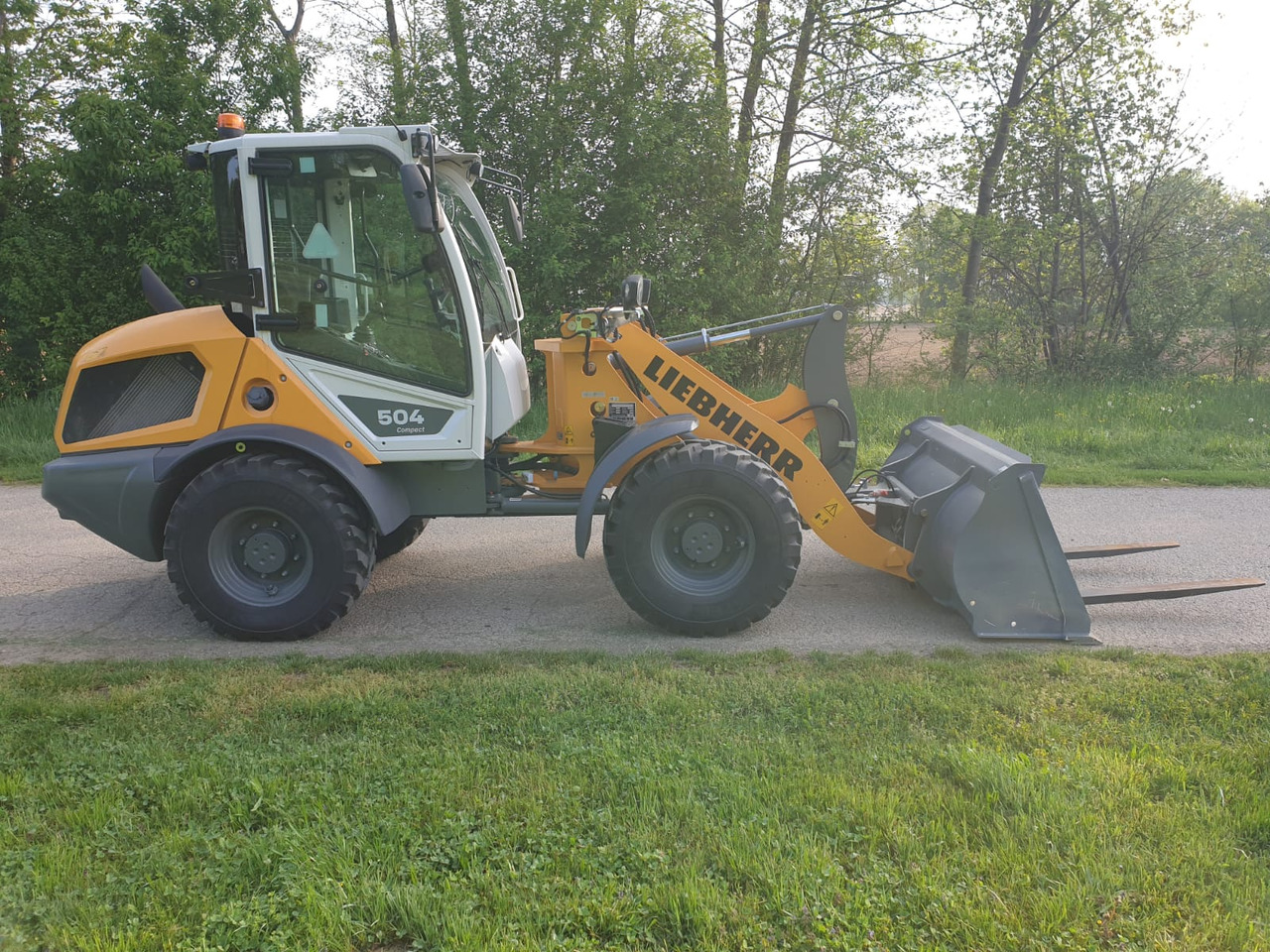 Liebherr L 504 C - Колесен товарач: снимка 2 Liebherr L 504 C - Колесен товарач: снимка 2