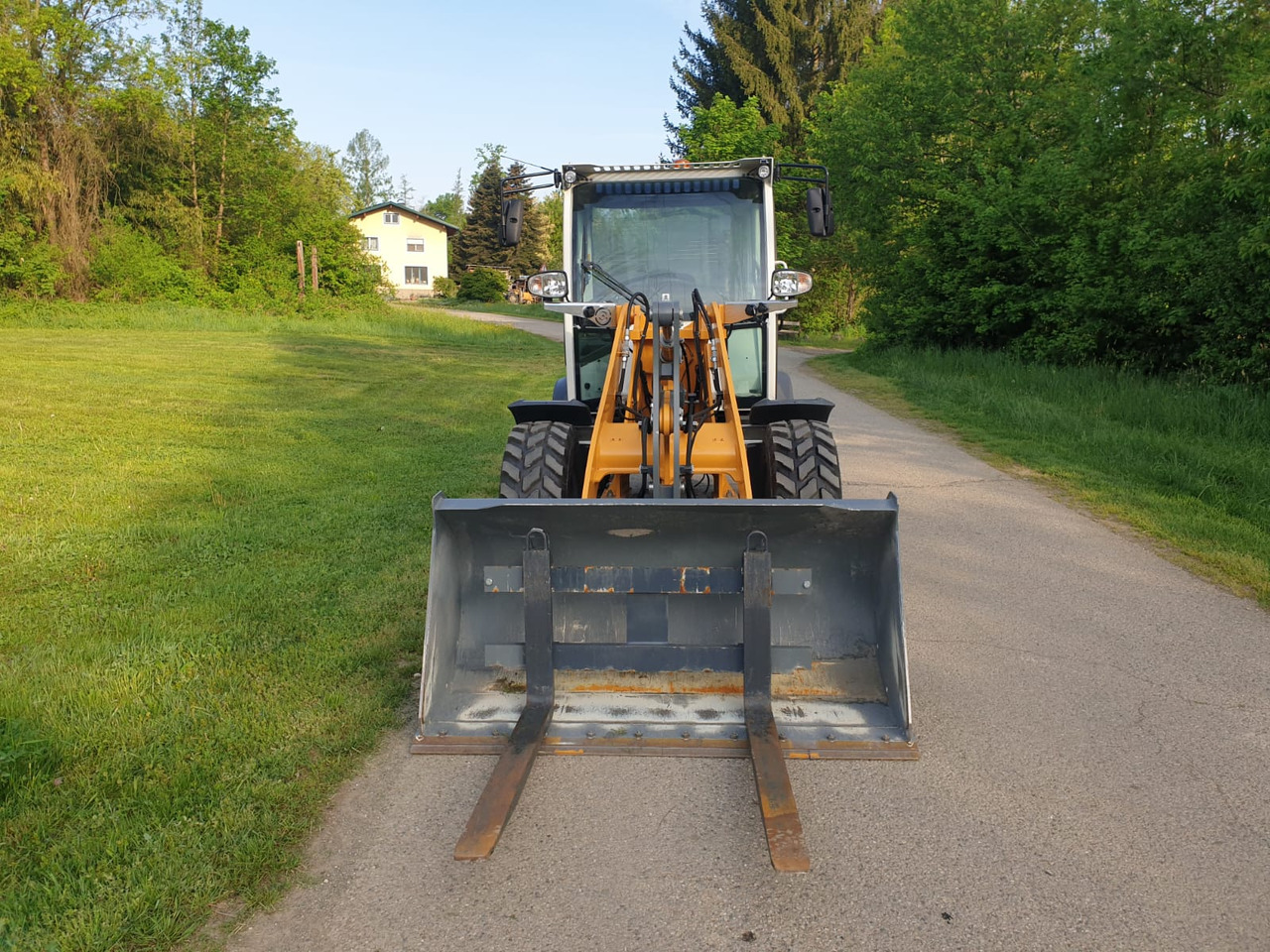 Liebherr L 504 C - Колесен товарач: снимка 4 Liebherr L 504 C - Колесен товарач: снимка 4