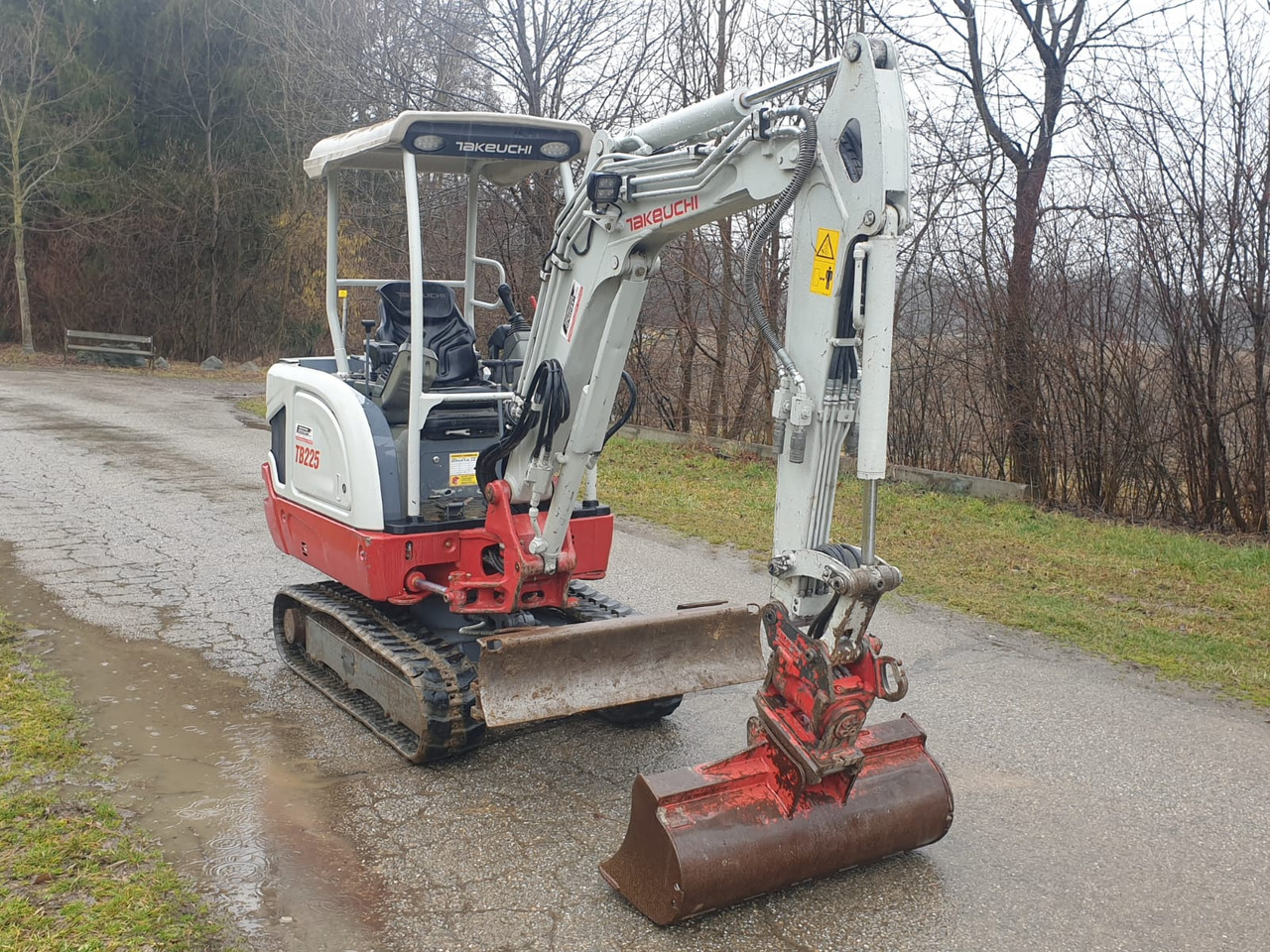 TAKEUCHI TB 225 - Мини багер: снимка 4 TAKEUCHI TB 225 - Мини багер: снимка 4