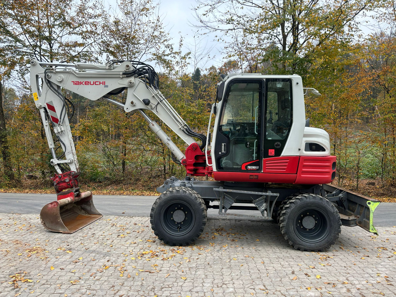 TAKEUCHI TB 295 W - Колесен багер: снимка 1 TAKEUCHI TB 295 W - Колесен багер: снимка 1