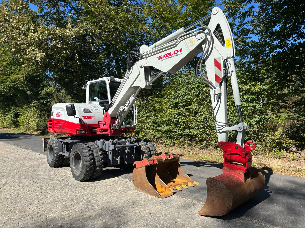 TAKEUCHI TB 295 W - Колесен багер: снимка 4 TAKEUCHI TB 295 W - Колесен багер: снимка 4