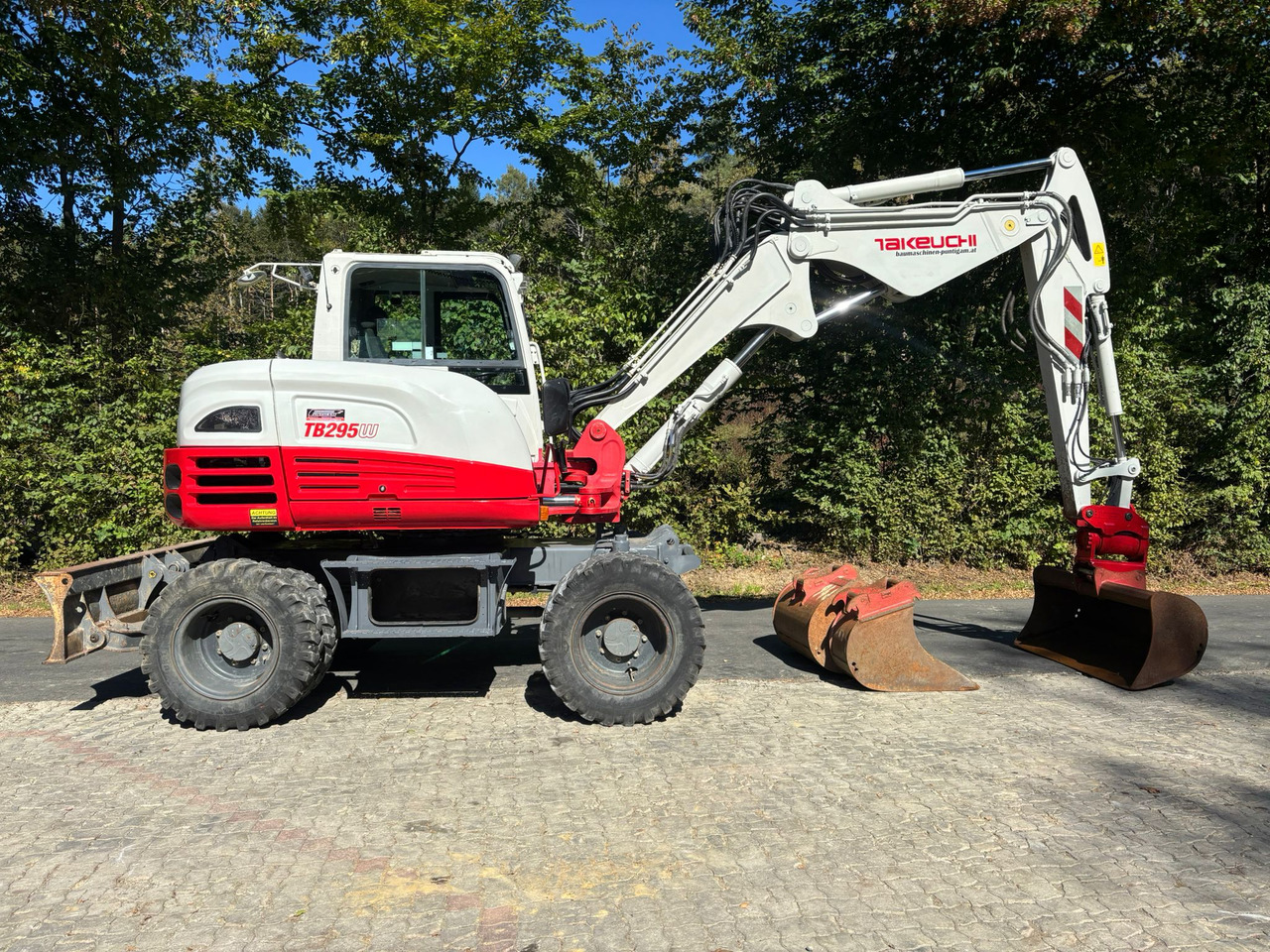 TAKEUCHI TB 295 W - Колесен багер: снимка 2 TAKEUCHI TB 295 W - Колесен багер: снимка 2