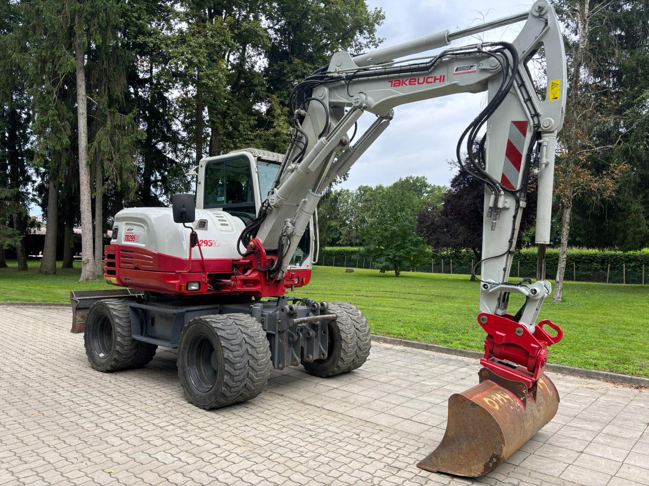 TAKEUCHI TB 295 W - Колесен багер: снимка 4 TAKEUCHI TB 295 W - Колесен багер: снимка 4