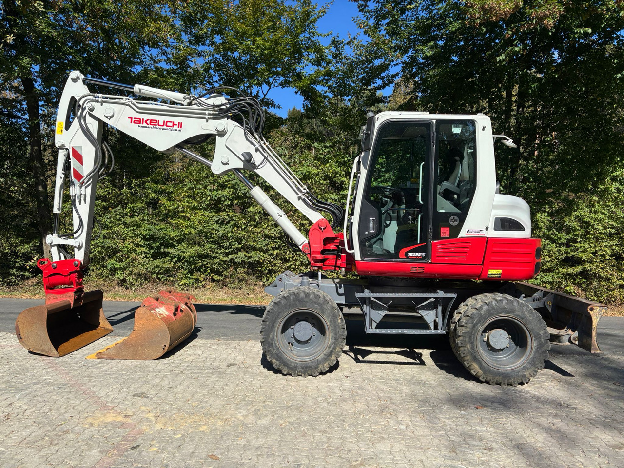 TAKEUCHI TB 295 W - Колесен багер: снимка 1 TAKEUCHI TB 295 W - Колесен багер: снимка 1
