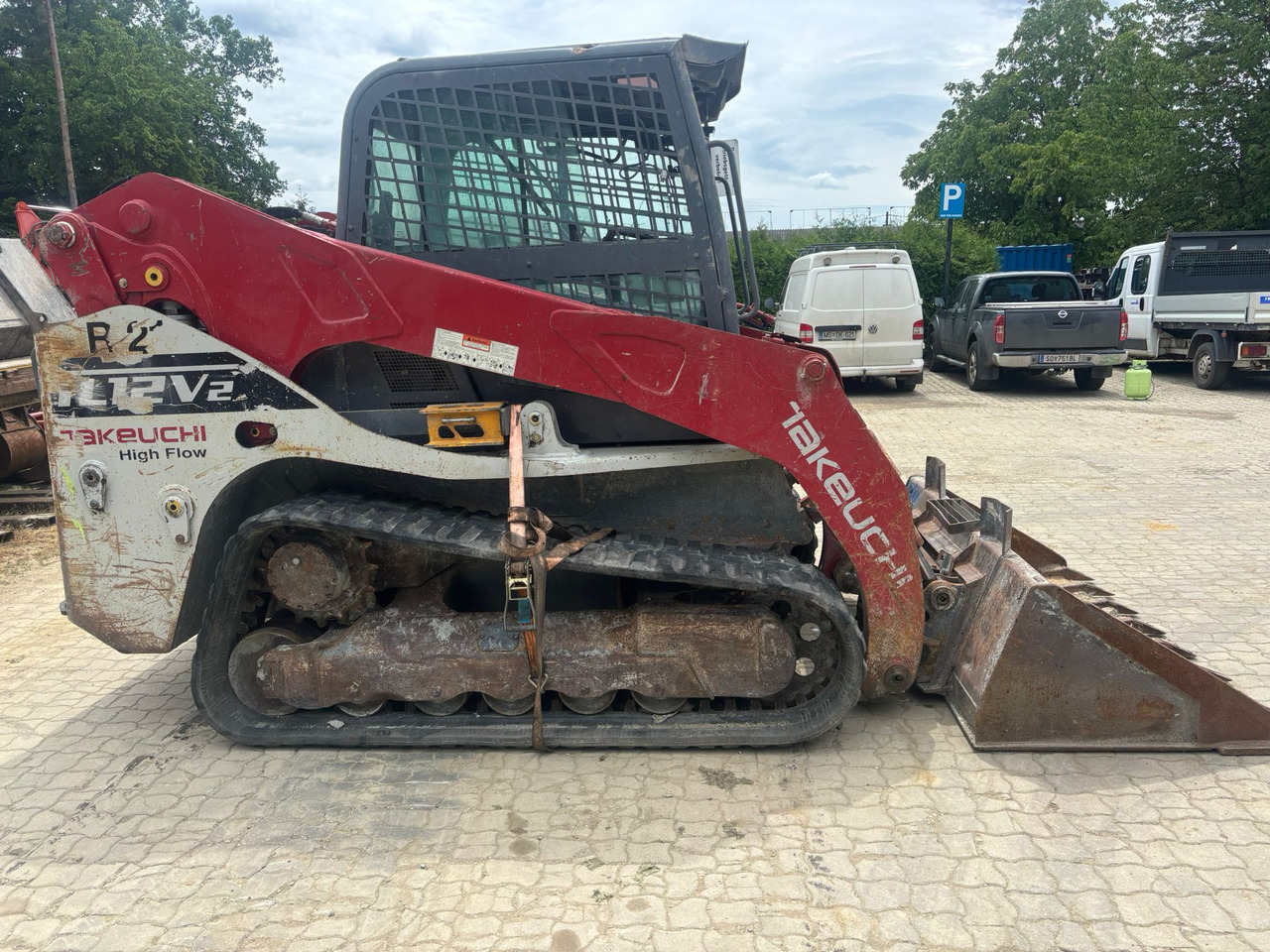 Takeuchi TL 12 V-2 - Engine defektive - Мини челен товарач: снимка 2 Takeuchi TL 12 V-2 - Engine defektive - Мини челен товарач: снимка 2