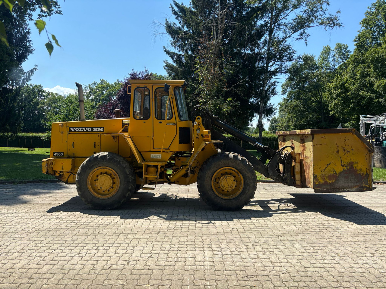 VOLVO BM 4300 - Колесен товарач: снимка 2 VOLVO BM 4300 - Колесен товарач: снимка 2