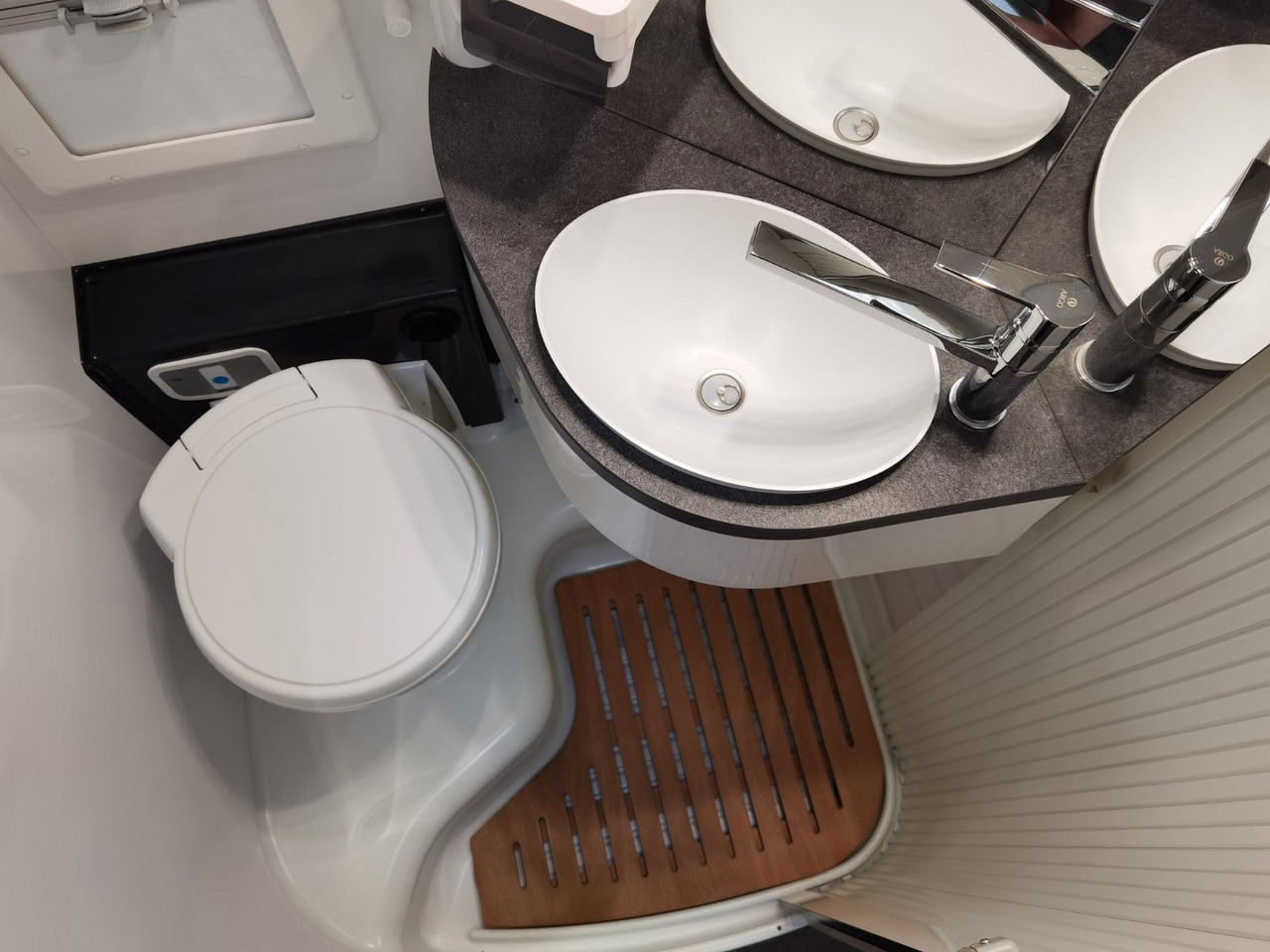 Полуинтегриран кемпер Chausson 627 GA TITANIUM -PREMIUM /EINZELBETTEN & HUBBETT: снимка 22 Полуинтегриран кемпер Chausson 627 GA TITANIUM -PREMIUM /EINZELBETTEN & HUBBETT: снимка 22