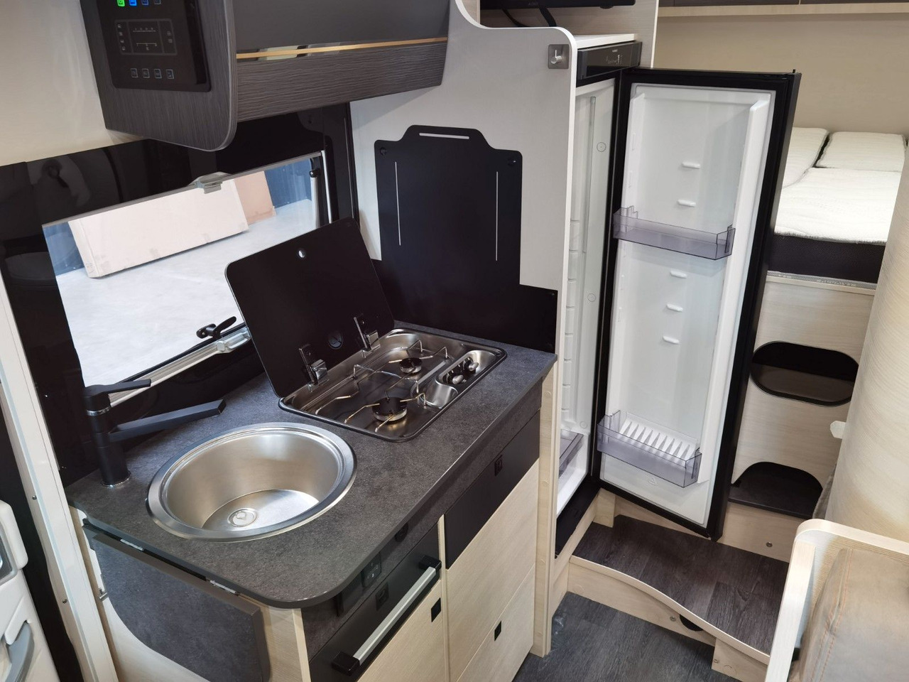 Полуинтегриран кемпер Chausson 627 GA TITANIUM -PREMIUM /EINZELBETTEN & HUBBETT: снимка 16 Полуинтегриран кемпер Chausson 627 GA TITANIUM -PREMIUM /EINZELBETTEN & HUBBETT: снимка 16