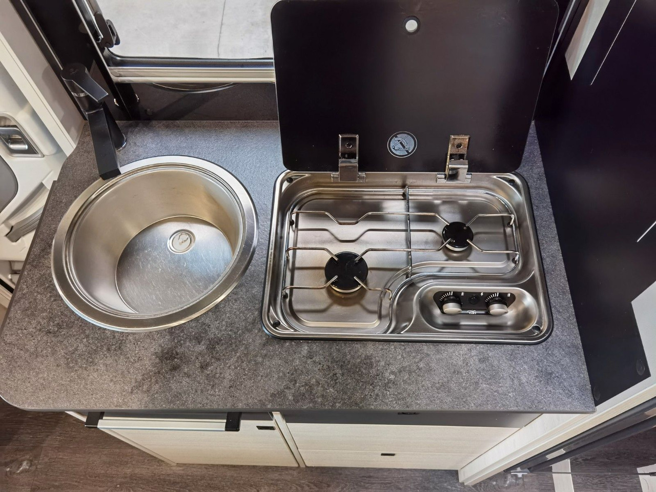 Полуинтегриран кемпер Chausson 627 GA TITANIUM -PREMIUM /EINZELBETTEN & HUBBETT: снимка 17 Полуинтегриран кемпер Chausson 627 GA TITANIUM -PREMIUM /EINZELBETTEN & HUBBETT: снимка 17