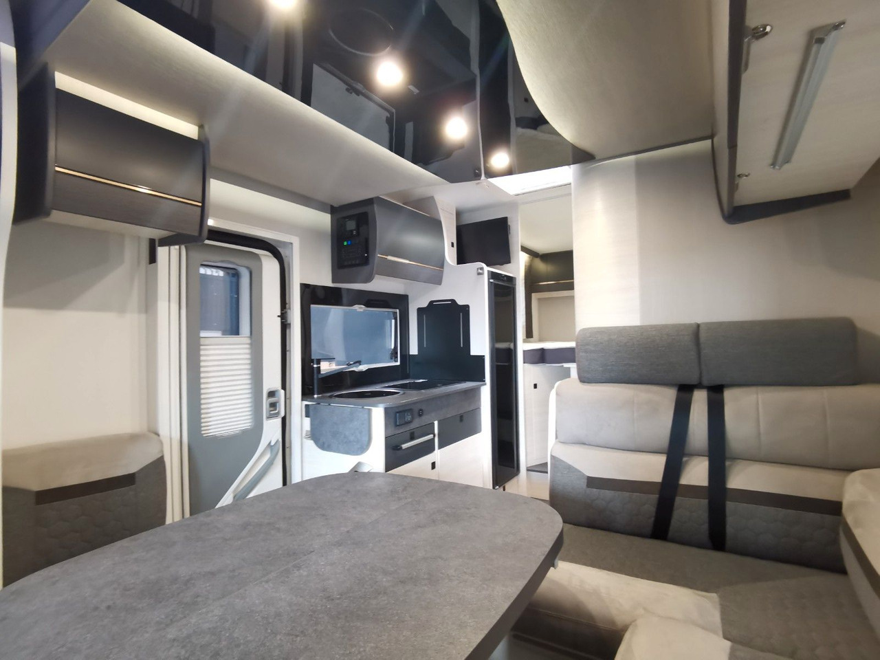 Полуинтегриран кемпер Chausson 627 GA TITANIUM -PREMIUM /EINZELBETTEN & HUBBETT: снимка 12 Полуинтегриран кемпер Chausson 627 GA TITANIUM -PREMIUM /EINZELBETTEN & HUBBETT: снимка 12