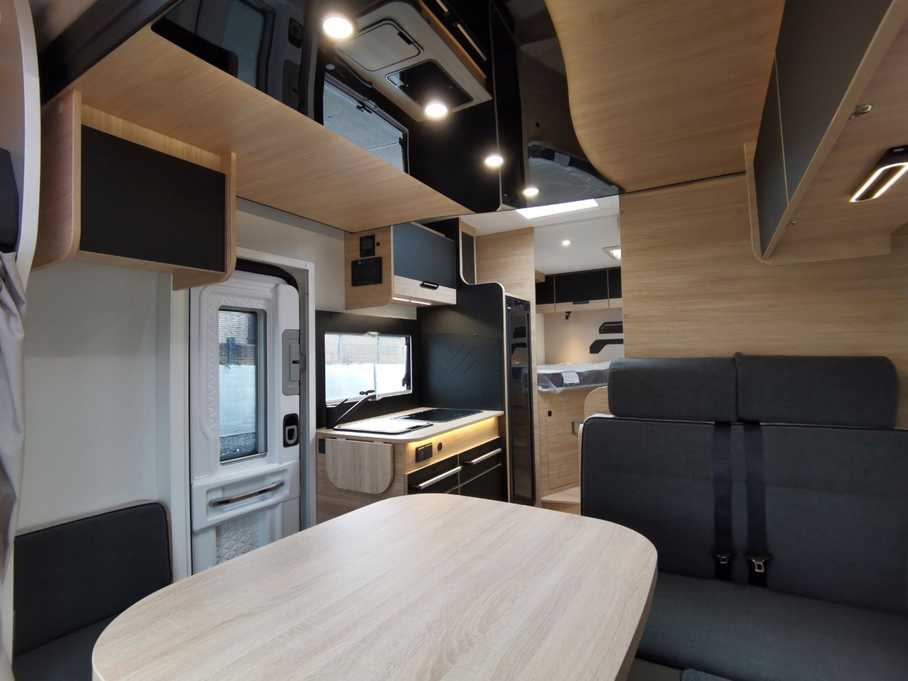 Полуинтегриран кемпер Chausson 627 TITANIUM / -2026- / 165PS-8G. / EINZELBETTEN: снимка 14