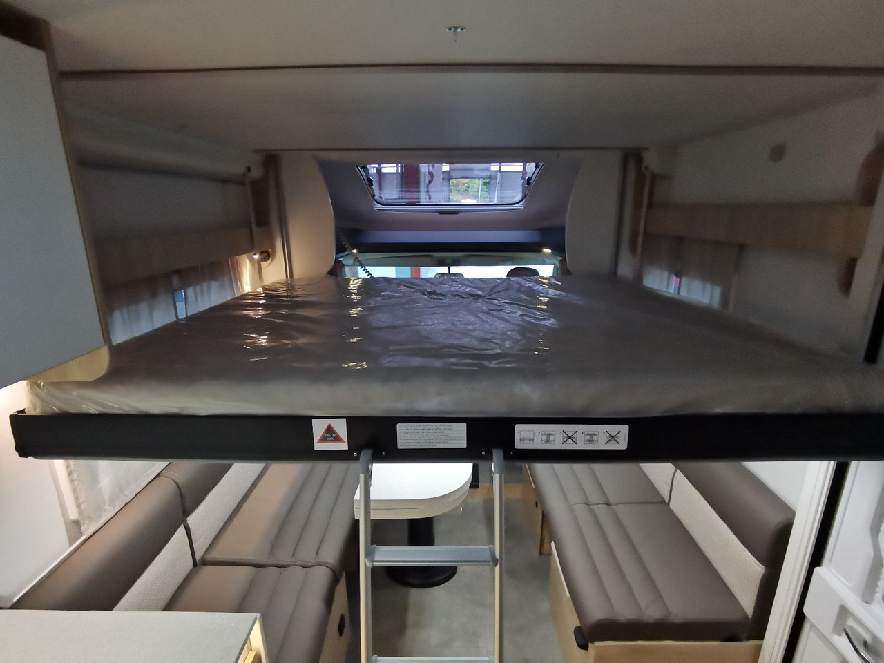 Полуинтегриран кемпер Chausson 640 ULTIMATE / MODELL 2026 / XXL- HUBBETT: снимка 21